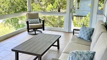 Een televisie en een kantoor