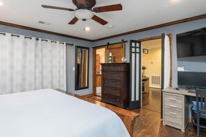 2 室のベッドルーム、デスク、アイロン / アイロン台、WiFi (無料)