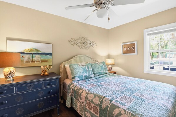 3 bedrooms, iron/ironing board, free WiFi, bed sheets - Palmwood Paradise | Fire Pit Nights + Family-Friendly Stay (Tybee Island)