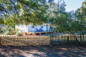 Exterior - Palmwood Paradise | Steps from the Beach | Fire Pit + Porch + Family Friendly (Tybee Island)