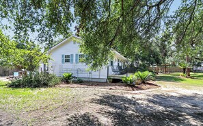 Property grounds - Palmwood Paradise | Fire Pit Nights + Family-Friendly Stay (Tybee Island)