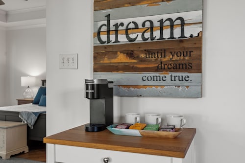 Marsh View, Spacious 3 BR, Pet Friendly