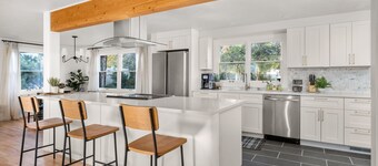 Beautiful 3 story villa with room for 17 people -  outdoor POOL and indoor SAUNA