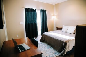 2 bedrooms, desk, WiFi, bed sheets