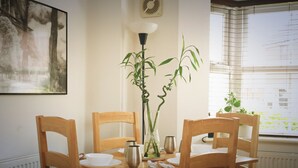 Unclassified image, 5 of 28, button - Modern 4 Bed Townhouse with Parking (Nottingham)
