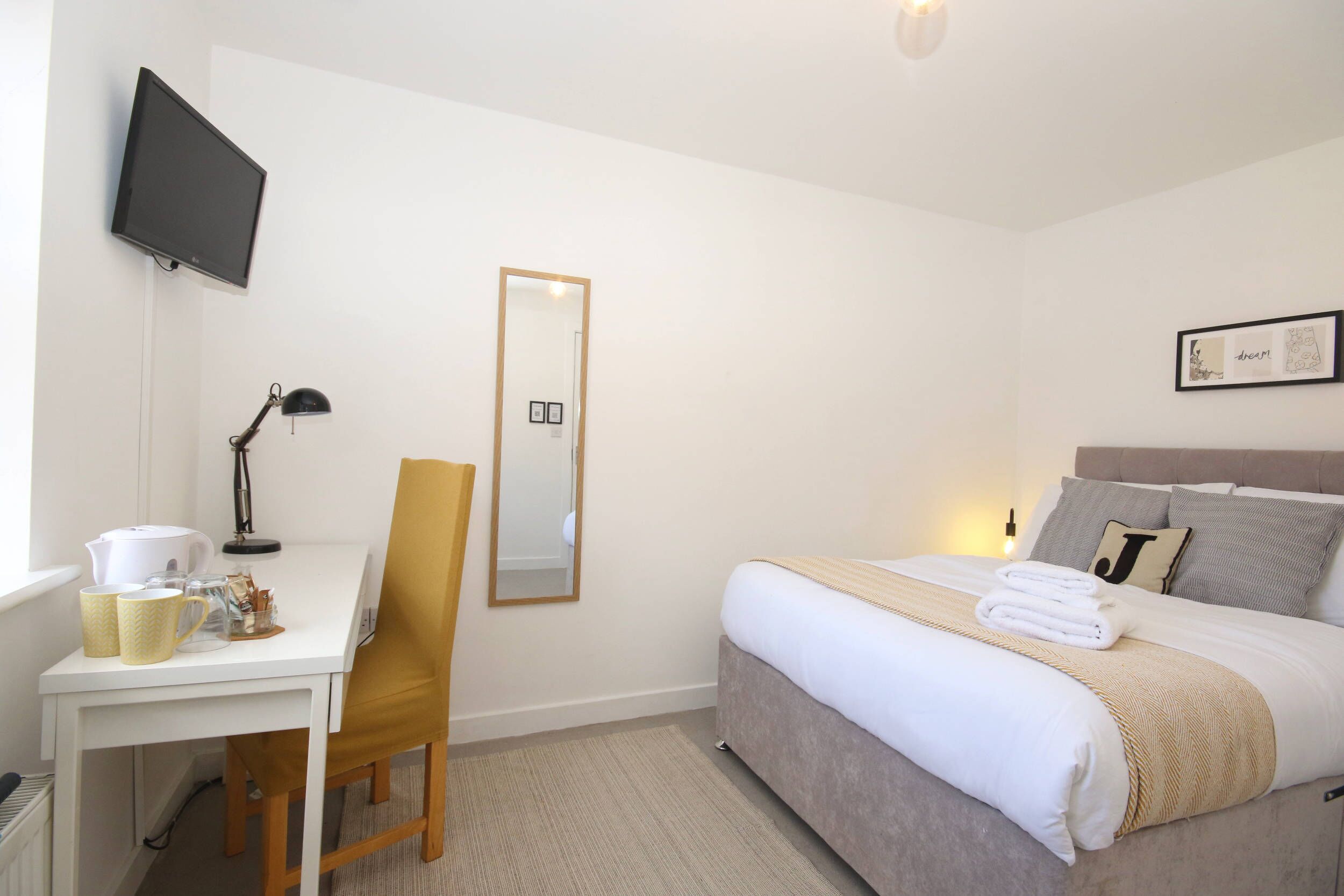 Premium House, Ensuite (Off street Parking) | 4 bedrooms, blackout drapes, iron/ironing board, travel crib