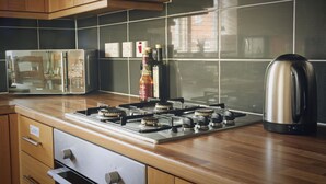 Unclassified image, 2 of 28, button - Modern 4 Bed Townhouse with Parking (Nottingham)