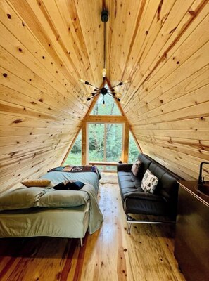 1 bedroom, desk, iron/ironing board, WiFi