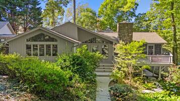 House (6 Bedrooms) | Interior