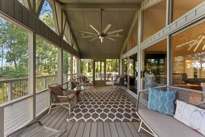 House (6 Bedrooms) | Interior