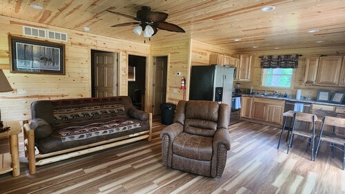 Northern Way Cabin 9 miles to Wis Dells