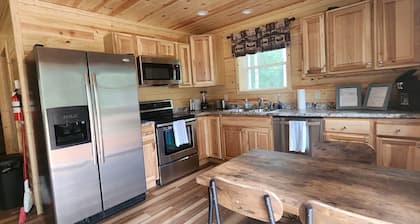 Northern Way Cabin 9 miles to Wis Dells