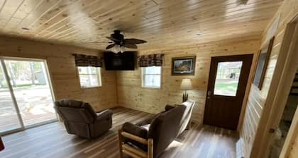 Northern Way Cabin 9 miles to Wis Dells