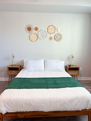 1 bedroom, desk, iron/ironing board, travel crib - Cozy Resort Apt | Pool | Gym | Desert Ridge (Phoenix)
