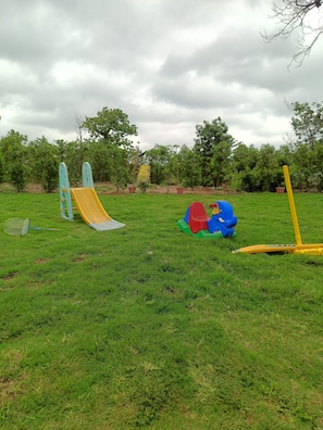 Children’s play area – outdoor