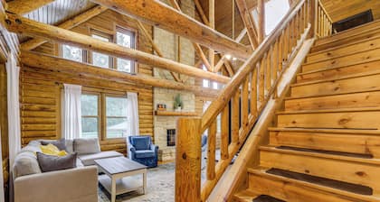 On-Site Lake & Gazebo: Cabin in Yellow Springs!