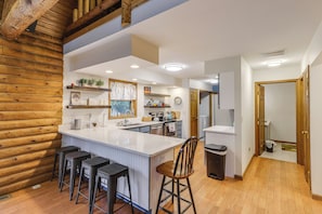 Fridge, microwave, stovetop, dishwasher