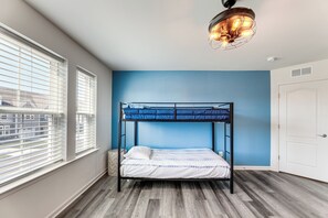 3 Schlafzimmer, Schreibtisch, BĂŒgeleisen/BĂŒgelbrett, Internetzugang