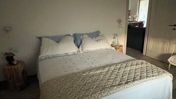 2 habitaciones, tabla de planchar con plancha, wifi y ropa de cama