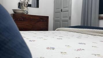 2 makuuhuonetta, silitysrauta/-lauta, Wi-Fi, vuodevaatteet