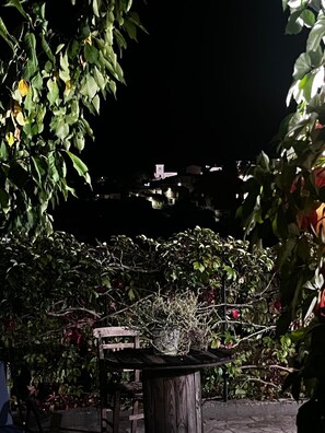 تناول الطعام بالخارج