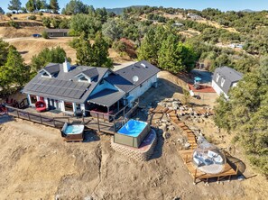 Exterior - A cabin look house with Dome Room/Spa/Pool/View/Play Set/Game Room/FamilyFun (Ahwahnee)