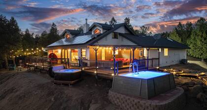 A cabin look house with Dome Room/Spa/Pool/View/Play Set/Game Room/FamilyFun