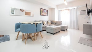 Smart TV - Relax & unwind in this 1 BR/1 Bath Condo walking distance from Ayala Mall (Cebu City)
