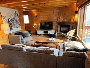 Smart-tv och eldstad