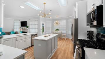 Luxury House, Multiple Beds, Non Smoking, Private Pool | Private kitchen | Electric kettle