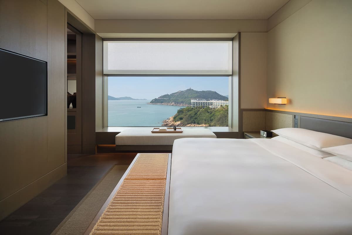 Suite King with Ocean View, Premium