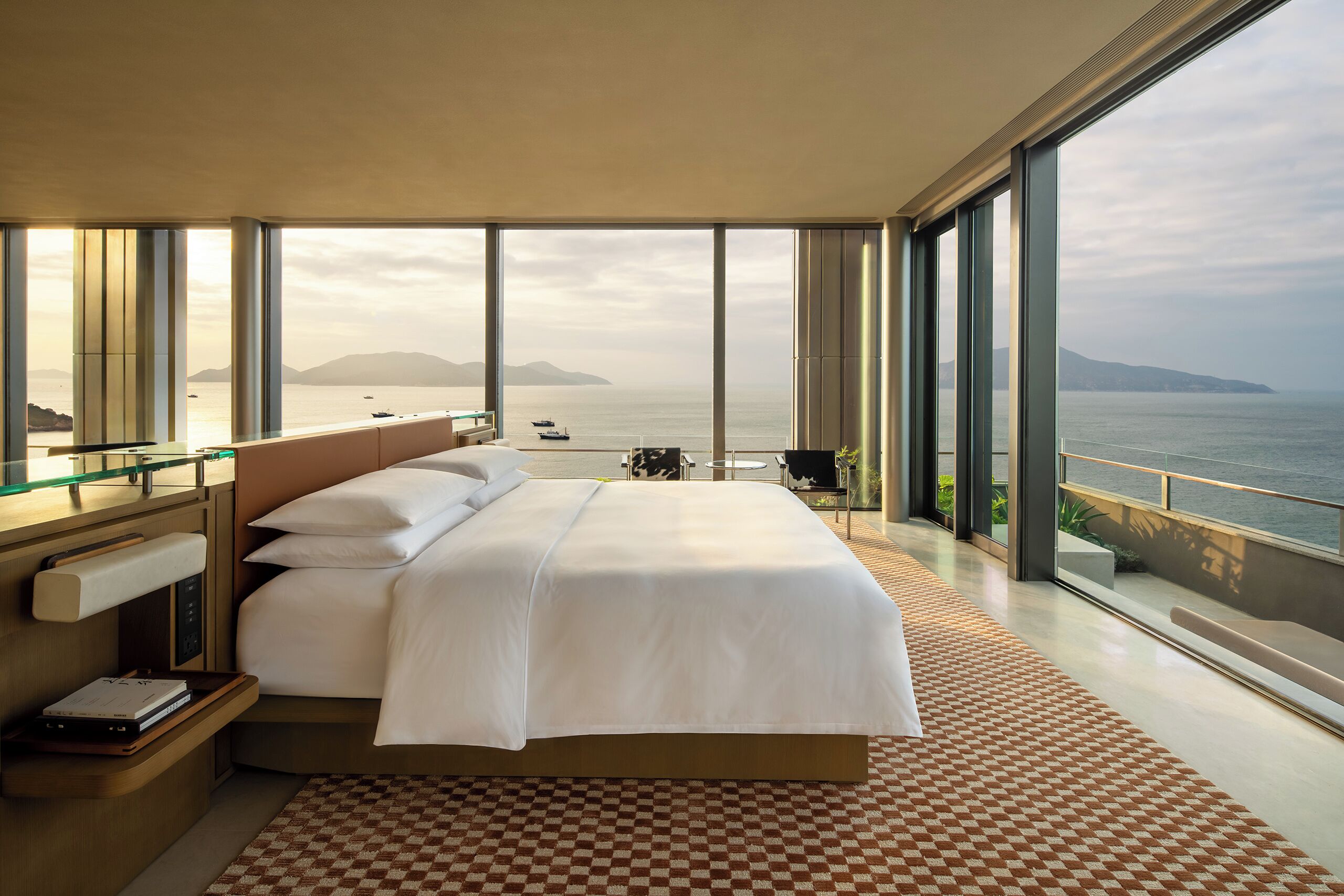 璃光海景套房 | 起居区 | 55-英寸液晶电视（配备有线频道）