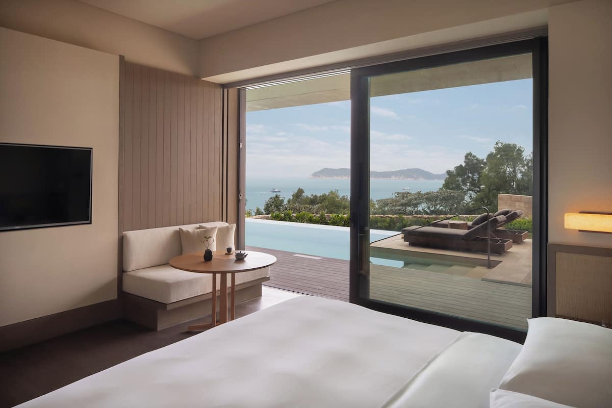 Alila Suite King with Private Pool | Minibar, in-room safe, blackout drapes, free cribs/infant beds
