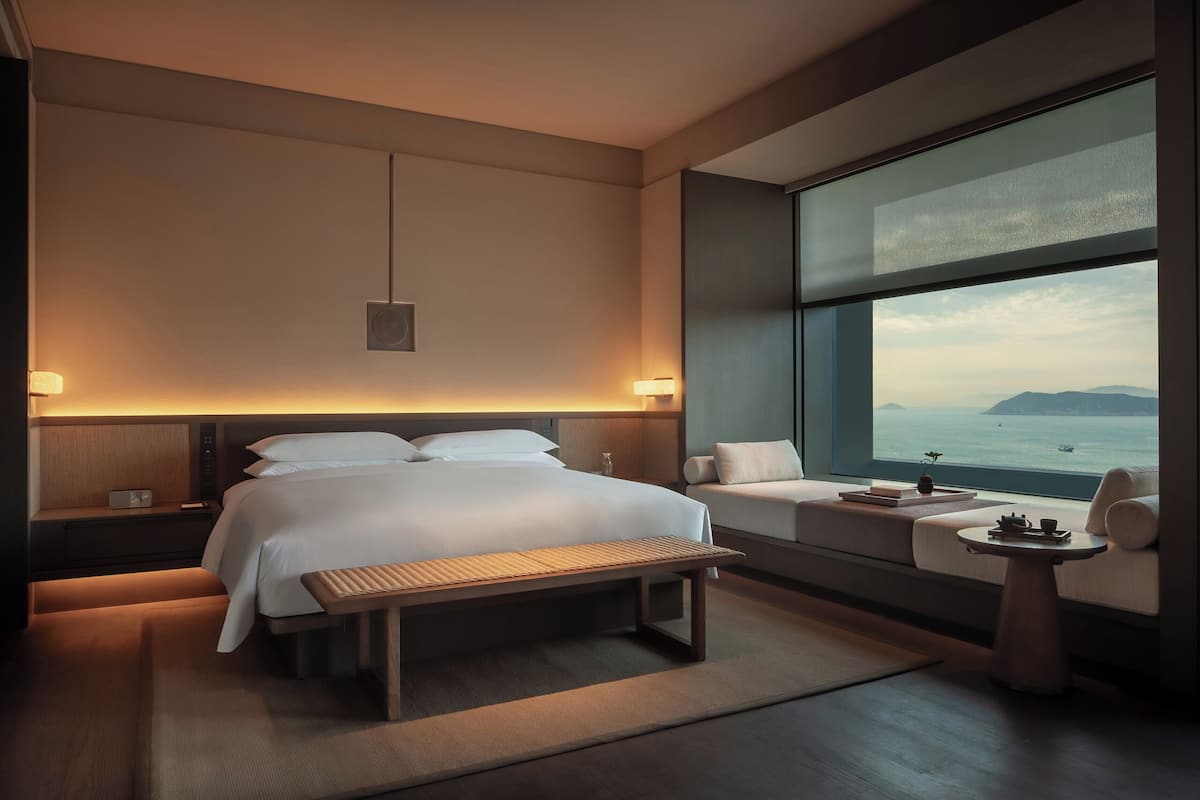 Suite King with Ocean View, Deluxe | Minibar, in-room safe, blackout drapes, free cribs/infant beds