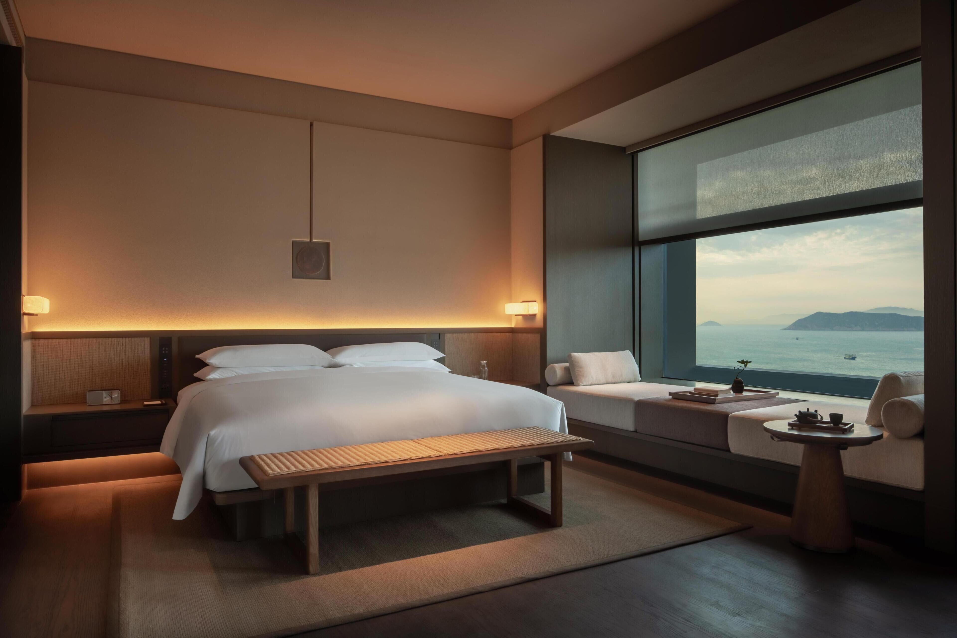Deluxe-Suite, 1 King-Bett, Meerblick | Hochwertige Bettwaren, Daunenbettdecken, Minibar, Zimmersafe