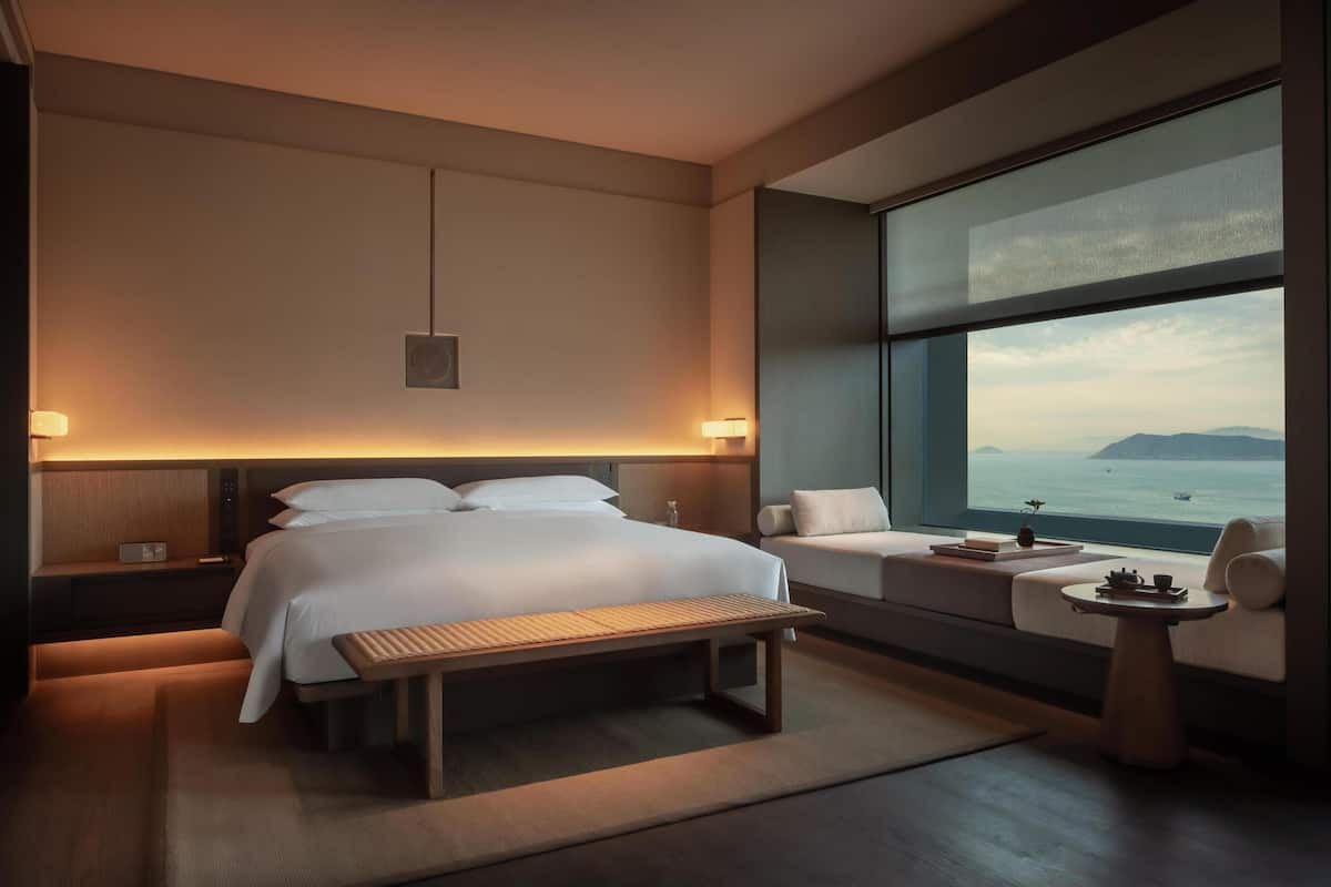 Biancheria da letto di alta qualità, copriletto in piuma, minibar