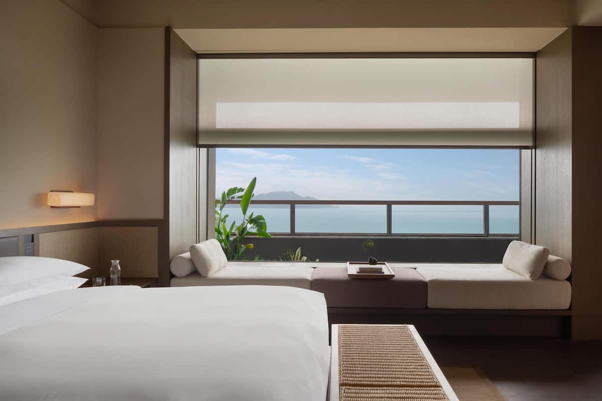 Biancheria da letto di alta qualità, copriletto in piuma, minibar
