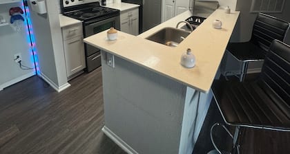 Cozy 1-bedroom with WiFi and fitness room in charming Dunwoody