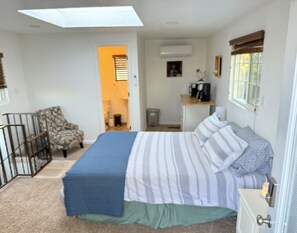 4 bedrooms, desk, iron/ironing board, WiFi