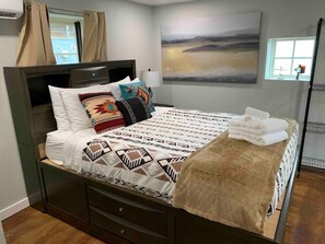 1 bedroom, desk, WiFi, bed sheets