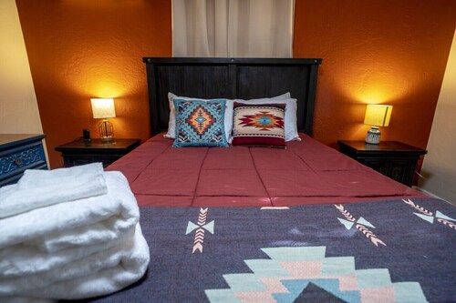 Casa Rio - Adorable Albuquerque Home in Old Town