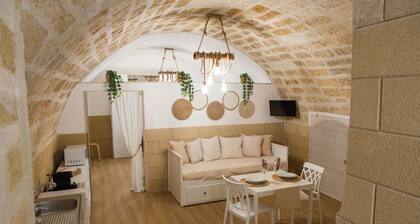 Cozy two-room period apartment located in the historic center of Adelfia.