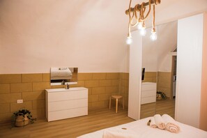 1 bedroom, iron/ironing board, free WiFi, bed sheets - Cozy two-room period apartment located in the historic center of Adelfia. (Adelfia)