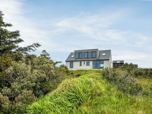 Exterior - 4 bedroom accommodation in Isle of Barra (Isle of Barra)