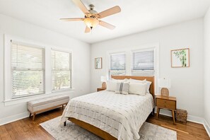 3 bedrooms, desk, iron/ironing board, travel crib