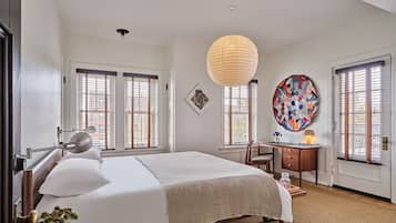 Premium Studio Suite, Balcony, Park View | Frette Italian sheets, premium bedding, individually decorated