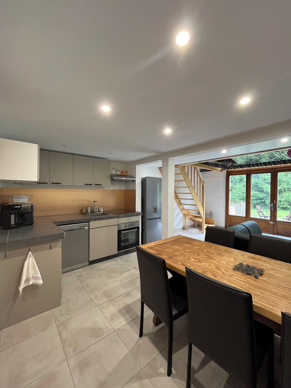 Fridge, microwave, oven, stovetop - Location - Taconnaz - Chamonix Mt Blanc (Les Houches)