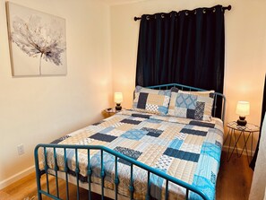 1 bedroom, desk, free WiFi, bed sheets