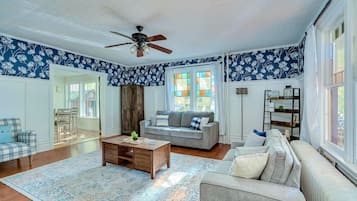 Televisio, pöytäjalkapallopöytä, pöytätennispöytä