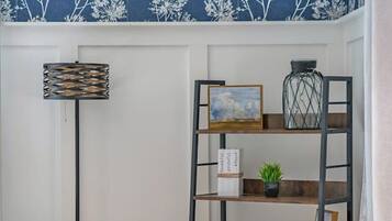 Een televisie, tafelvoetbal en een tafeltennistafel